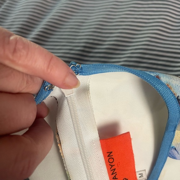 Clover Canyon Rio de Janeiro Floral Scuba Dress 🌹Size M - Picture 16 of 16